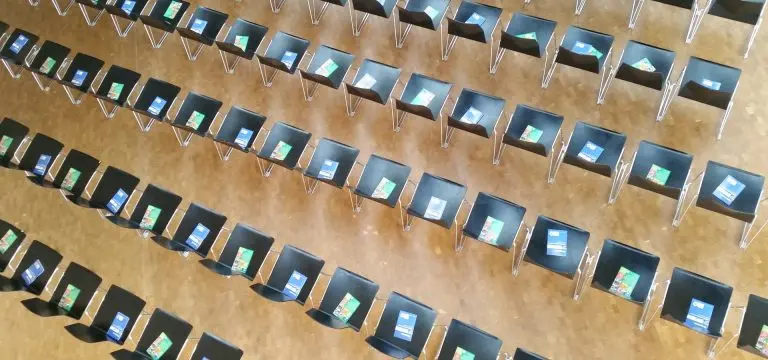 Exporo Erfahrungen Podcasts Podcasts concert chairs 2651257 1920